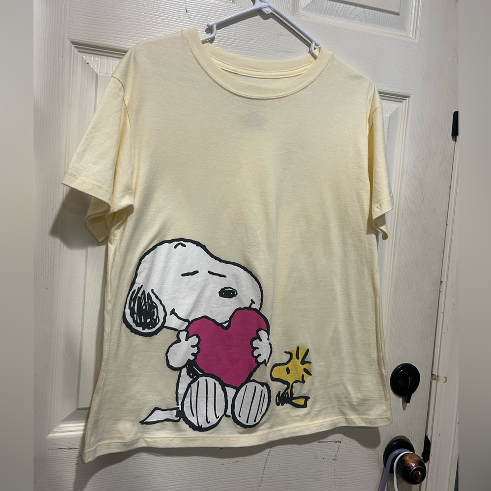 Peanuts Snoopy yellow t-shirt Size M #peanuts #snoopy